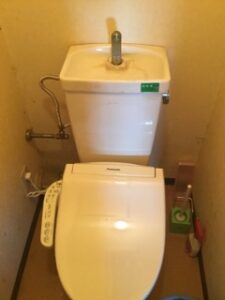 水漏れの応急処置で使用可能になったトイレ