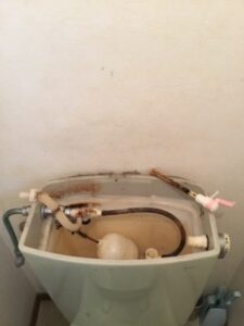 トイレ水漏れ　トイレタンク　レバー故障　水が出ない　